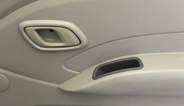 2017 Datsun Redi Go T (O), Petrol, Manual, 63,326 km, Driver Side Door Panels Control