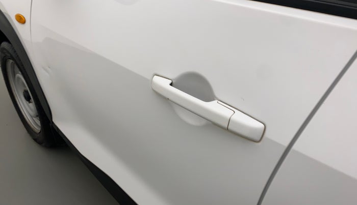 2021 Nissan MAGNITE XE, Petrol, Manual, 2,802 km, Front passenger door - Slightly dented