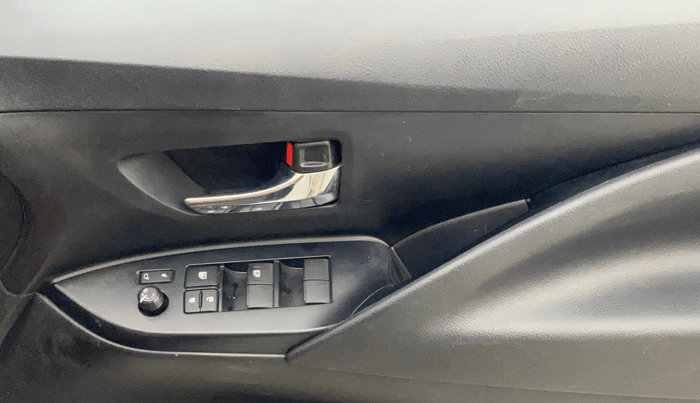 2022 Toyota Innova Crysta 2.7 GX AT 7 STR, Petrol, Automatic, 22,173 km, Driver Side Door Panels Control