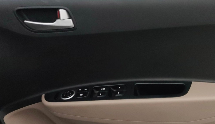 2016 Hyundai Grand i10 SPORTZ 1.2 KAPPA VTVT, CNG, Manual, 1,07,079 km, Driver Side Door Panels Control