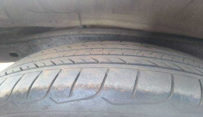 2020 Toyota Innova Crysta 2.4 VX 7 STR, Diesel, Manual, 74,069 km, Right Rear Tyre Tread