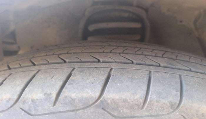 2020 Toyota Innova Crysta 2.4 VX 7 STR, Diesel, Manual, 74,069 km, Right Front Tyre Tread