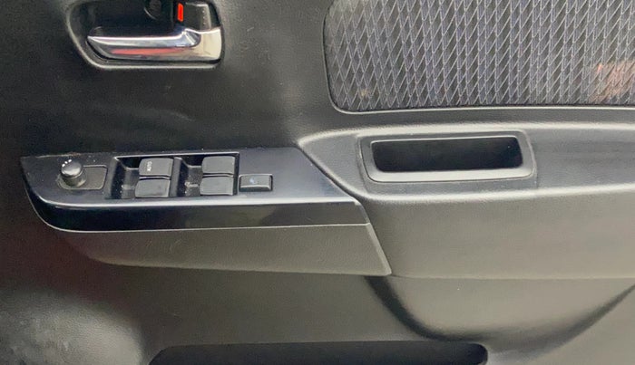 2013 Maruti Wagon R Stingray VXI, Petrol, Manual, 52,037 km, Driver Side Door Panels Control