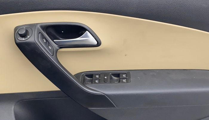 2016 Volkswagen Ameo HIGHLINE1.2L, Petrol, Manual, 24,916 km, Driver Side Door Panels Control