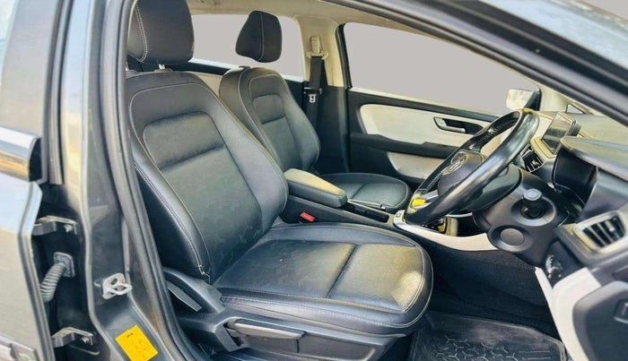 2022 Tata ALTROZ XZA PLUS, CNG, Automatic, 29,288 km, Right Side Front Door Cabin