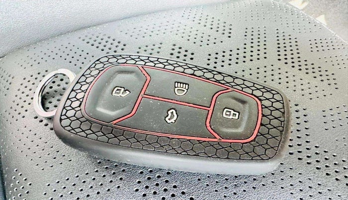 2022 Tata ALTROZ XZA PLUS, CNG, Automatic, 29,288 km, Key Close Up