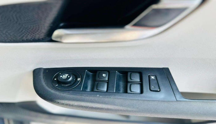 2022 Tata ALTROZ XZA PLUS, CNG, Automatic, 29,288 km, Driver Side Door Panels Control