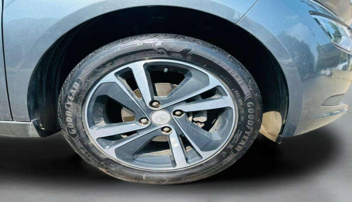 2022 Tata ALTROZ XZA PLUS, CNG, Automatic, 29,288 km, Right Front Wheel