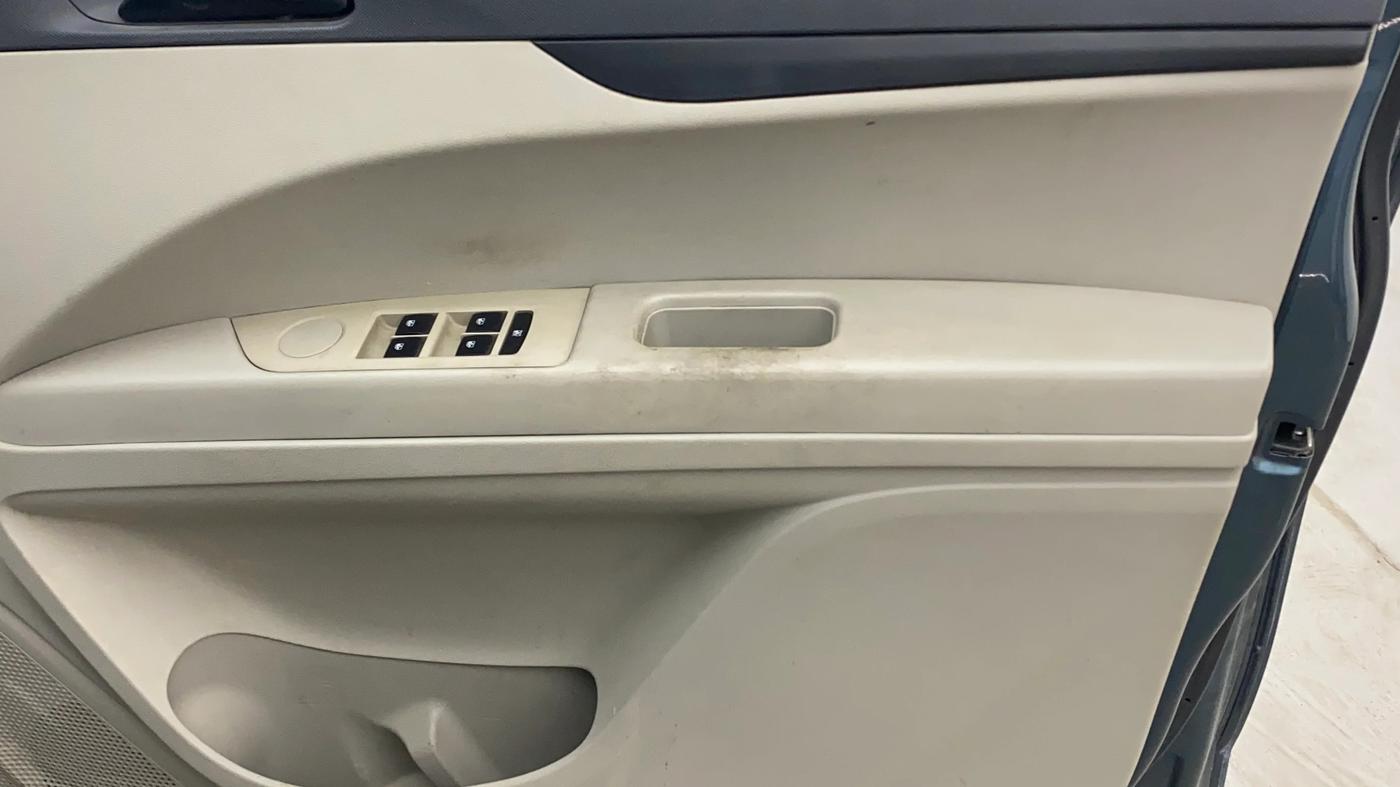 2019 Mahindra MARAZZO M2 8 STR, Diesel, Manual, 77,846 km, Driver Side Door Panels Control