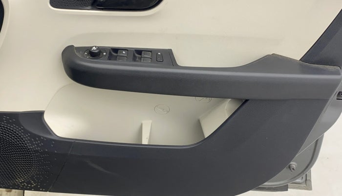 2022 Tata ALTROZ XT PETROL, Petrol, Manual, 31,146 km, Driver Side Door Panels Control