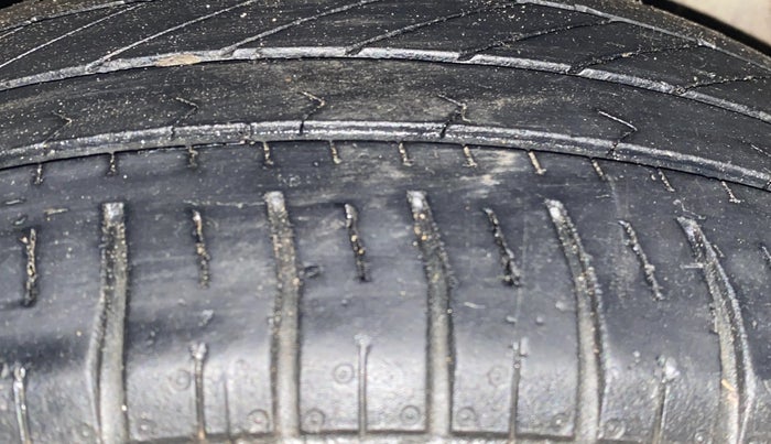 2018 Honda Amaze 1.2L I-VTEC S, Petrol, Manual, 90,647 km, Right Front Tyre Tread