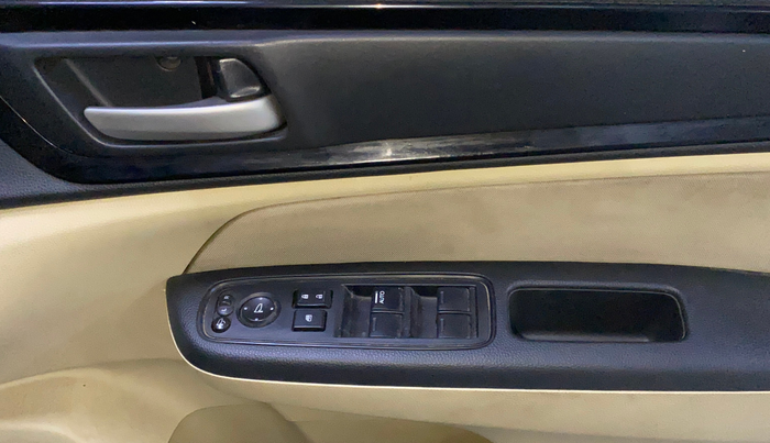 2018 Honda Amaze 1.2L I-VTEC S, Petrol, Manual, 90,647 km, Driver Side Door Panels Control