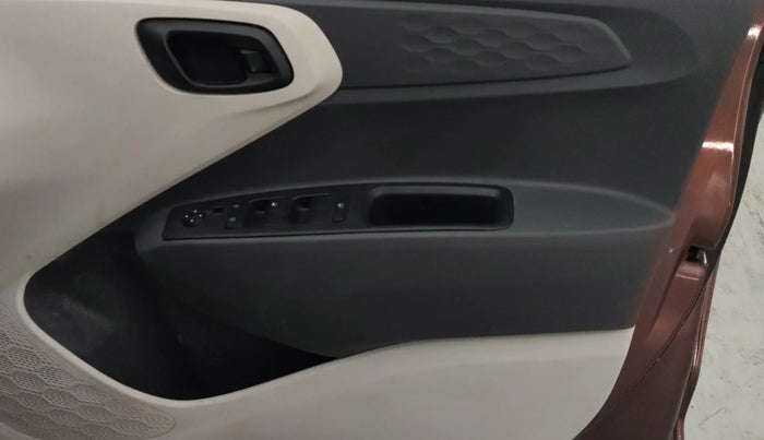 2022 Hyundai AURA S 1.2 CNG, CNG, Manual, 27,951 km, Driver Side Door Panels Control