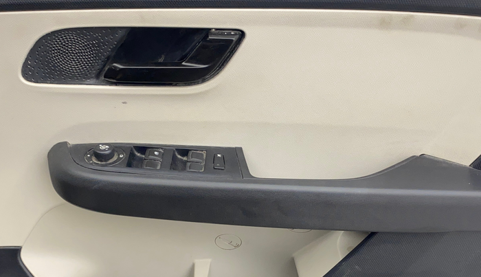 2021 Tata ALTROZ XT PETROL, Petrol, Manual, 61,416 km, Driver Side Door Panels Control