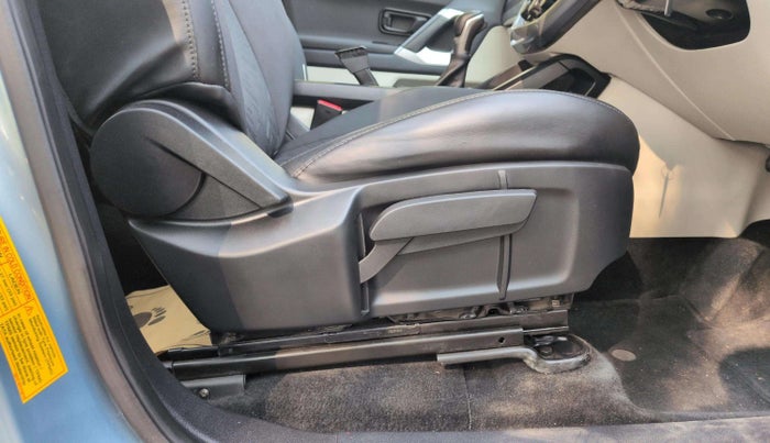 2022 Tata Safari XMA, Diesel, Automatic, 19,584 km, Driver Side Adjustment Panel