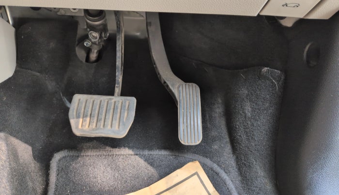 2022 Tata Safari XMA, Diesel, Automatic, 19,584 km, Pedals