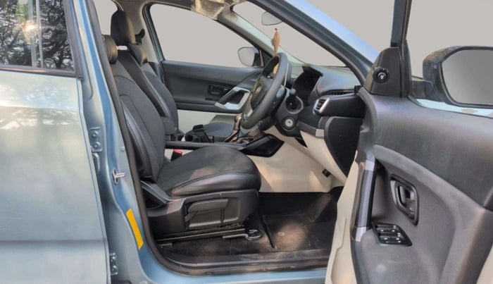 2022 Tata Safari XMA, Diesel, Automatic, 19,584 km, Right Side Front Door Cabin