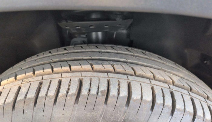 2022 Tata Safari XMA, Diesel, Automatic, 19,584 km, Right Front Tyre Tread