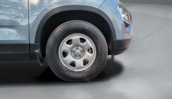 2022 Tata Safari XMA, Diesel, Automatic, 19,584 km, Right Front Wheel