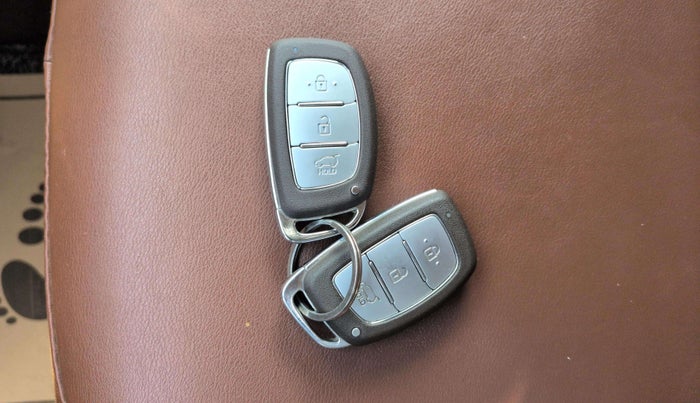 2023 Hyundai VENUE SX 1.2 PETROL, Petrol, Manual, 43,022 km, Key Close Up