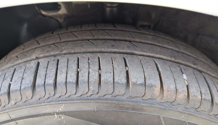 2019 Hyundai Verna 1.4 EX CRDI, Diesel, Manual, 67,423 km, Right Rear Tyre Tread