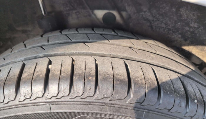 2019 Hyundai Verna 1.4 EX CRDI, Diesel, Manual, 67,423 km, Left Rear Tyre Tread