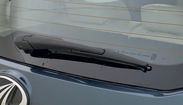 2022 Mahindra XUV300 W8 (O) 1.2 PETROL AMT, Petrol, Automatic, 26,264 km, Rear Wiper