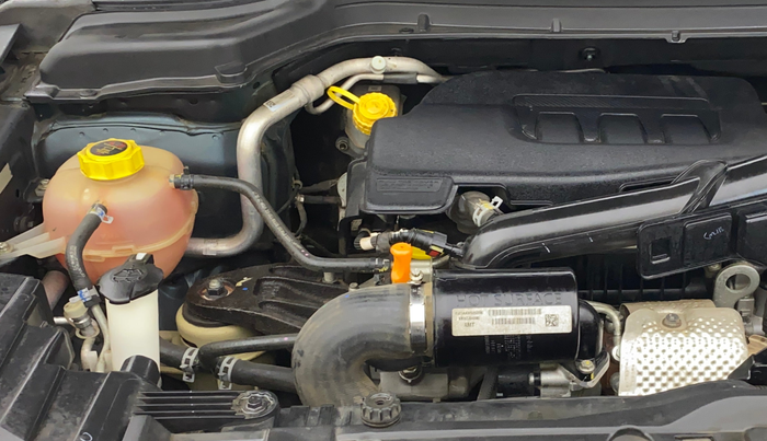 2022 Mahindra XUV300 W8 (O) 1.2 PETROL AMT, Petrol, Automatic, 26,264 km, Engine View - Right