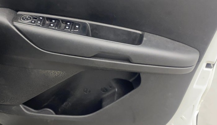 2022 KIA SONET HTK PLUS 1.5, Diesel, Manual, 67,042 km, Driver Side Door Panels Control