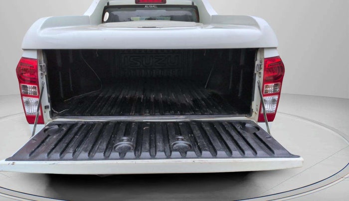 2018 ISUZU D-Max V Cross 4*4 MT, Diesel, Manual, 1,14,493 km, Boot Inside