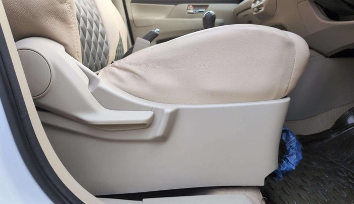 2022 Maruti Ertiga VXi (O), Petrol, Manual, 15,361 km, Driver Side Adjustment Panel