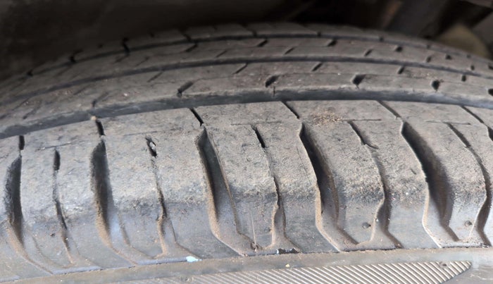 2022 Maruti Ertiga VXi (O), Petrol, Manual, 15,361 km, Right Front Tyre Tread