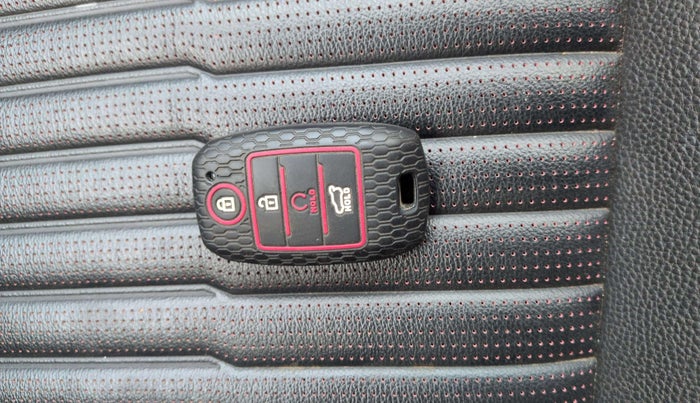 2020 KIA SONET GTX PLUS 1.5 AT, Diesel, Automatic, 37,875 km, Key Close Up