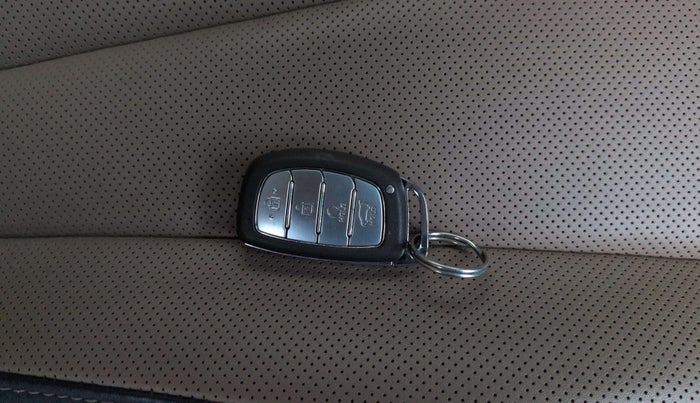 2024 Hyundai ALCAZAR Signature 7 STR 1.5 Turbo GDi Petrol DCT, Petrol, Automatic, 4,227 km, Key Close Up