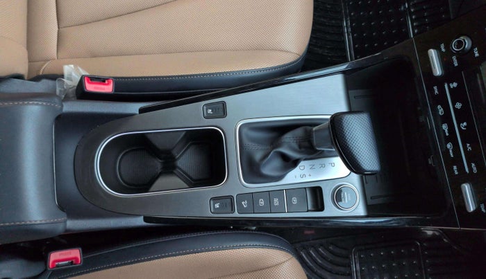 2024 Hyundai ALCAZAR Signature 7 STR 1.5 Turbo GDi Petrol DCT, Petrol, Automatic, 4,227 km, Gear Lever