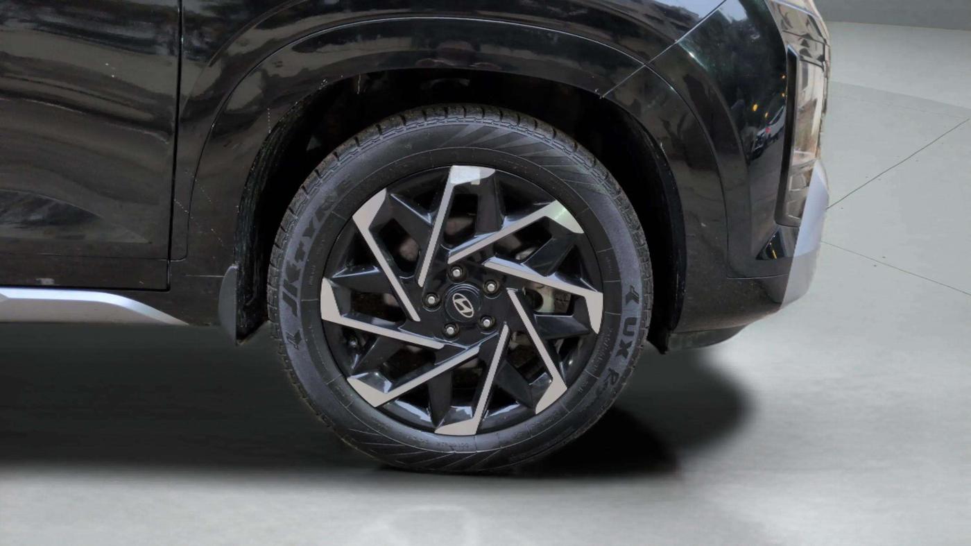 2024 Hyundai ALCAZAR Signature 7 STR 1.5 Turbo GDi Petrol DCT, Petrol, Automatic, 4,227 km, Right Front Wheel