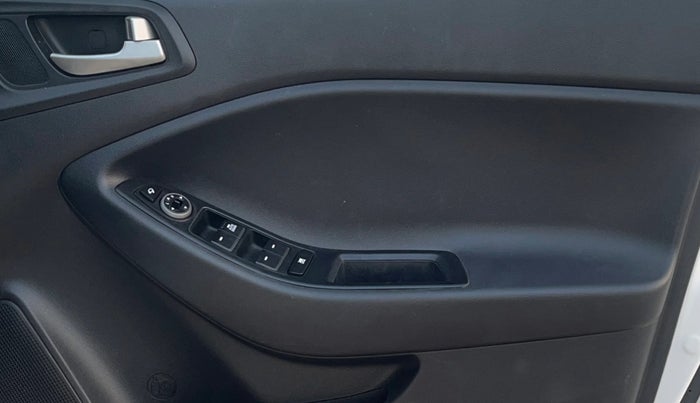 2019 Hyundai Elite i20 SPORTZ PLUS 1.2 DUAL TONE, Petrol, Manual, 74,392 km, Driver Side Door Panels Control