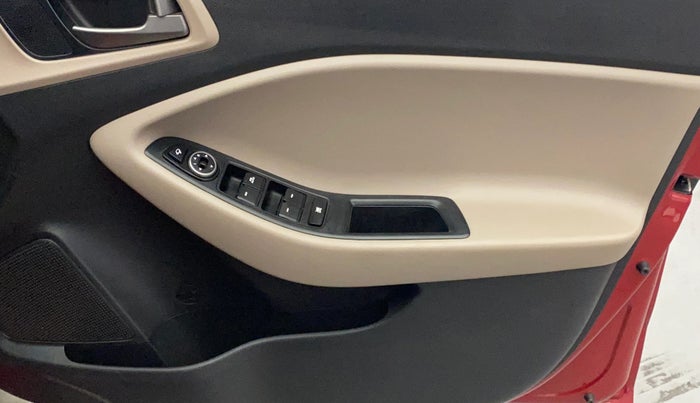 2015 Hyundai Elite i20 ASTA 1.4 CRDI (O), Diesel, Manual, 1,02,603 km, Driver Side Door Panels Control