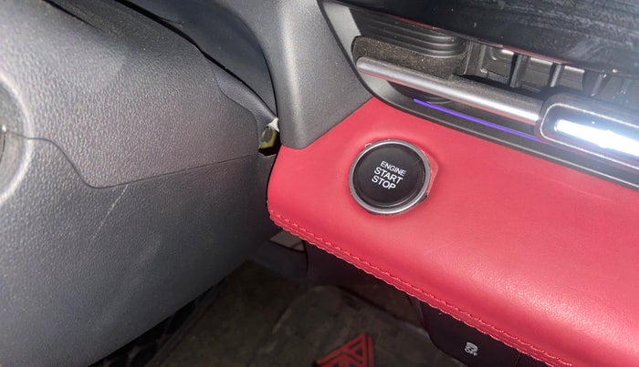 2025 Hyundai Verna  SX 1.5 MPI IVT, Petrol, Automatic, 10,992 km, Keyless Start/ Stop Button