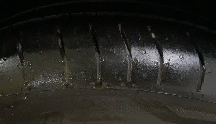 2025 Hyundai Verna  SX 1.5 MPI IVT, Petrol, Automatic, 10,992 km, Right Front Tyre Tread