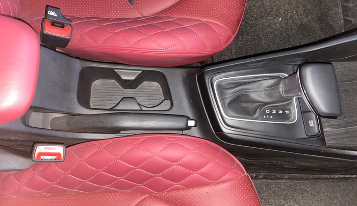 2025 Hyundai Verna  SX 1.5 MPI IVT, Petrol, Automatic, 10,992 km, Gear Lever