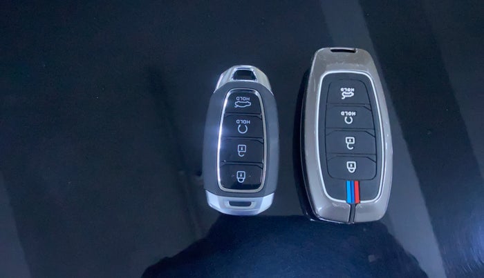 2025 Hyundai Verna  SX 1.5 MPI IVT, Petrol, Automatic, 10,992 km, Key Close Up