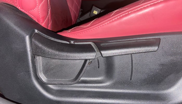 2025 Hyundai Verna  SX 1.5 MPI IVT, Petrol, Automatic, 10,992 km, Driver Side Adjustment Panel