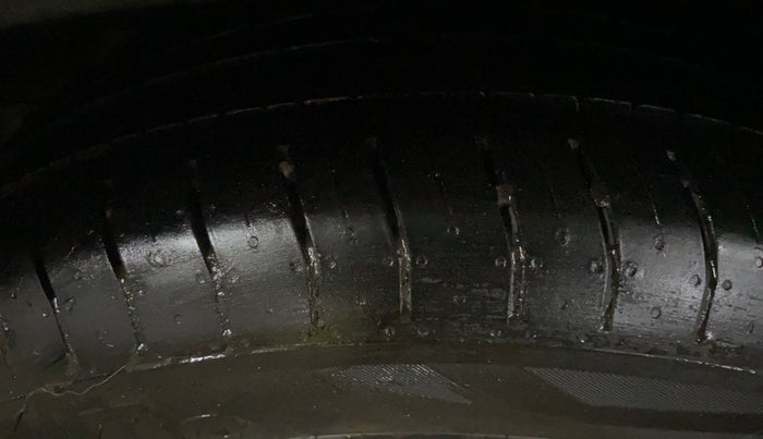 2025 Hyundai Verna  SX 1.5 MPI IVT, Petrol, Automatic, 10,992 km, Right Rear Tyre Tread