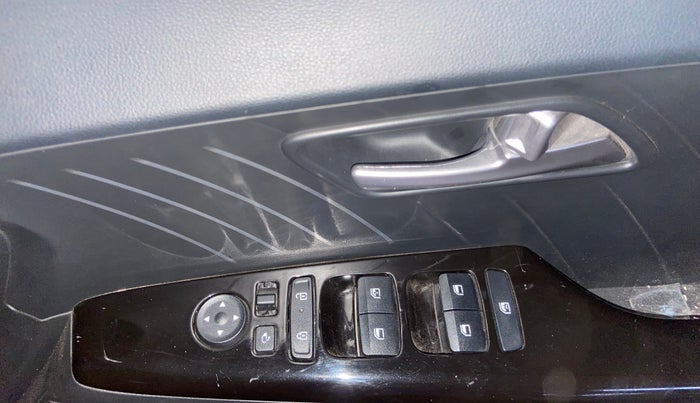 2025 Hyundai Verna  SX 1.5 MPI IVT, Petrol, Automatic, 10,992 km, Driver Side Door Panels Control