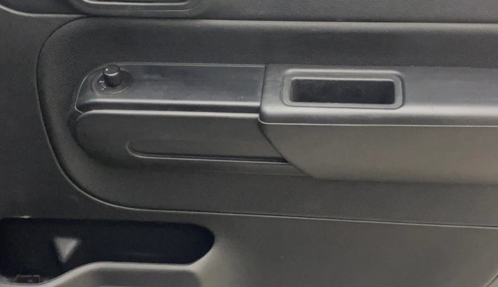 2021 Mahindra Thar LX PETROL HT 4WD AT, Petrol, Automatic, 37,111 km, Driver Side Door Panels Control