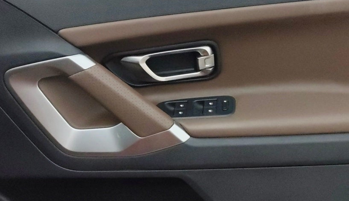 2019 Tata Harrier XZ 2.0L, Diesel, Manual, 40,171 km, Driver Side Door Panels Control