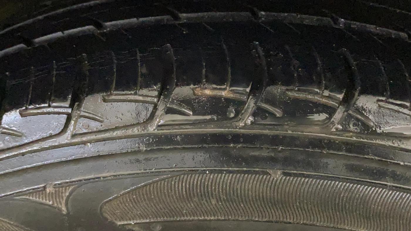 2015 Maruti Ertiga VXI, Petrol, Manual, 16,876 km, Right Rear Tyre Tread