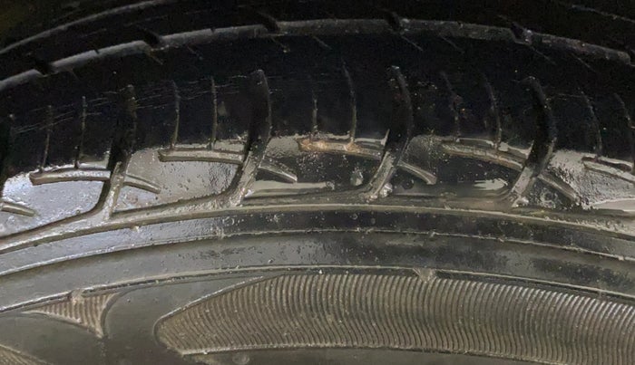 2015 Maruti Ertiga VXI, Petrol, Manual, 16,876 km, Right Rear Tyre Tread