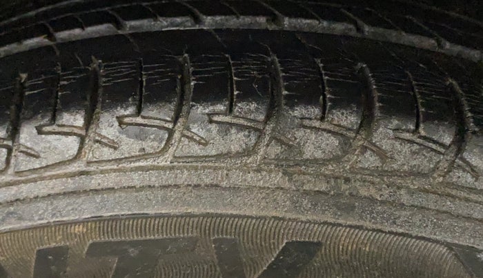 2015 Maruti Ertiga VXI, Petrol, Manual, 16,876 km, Right Front Tyre Tread